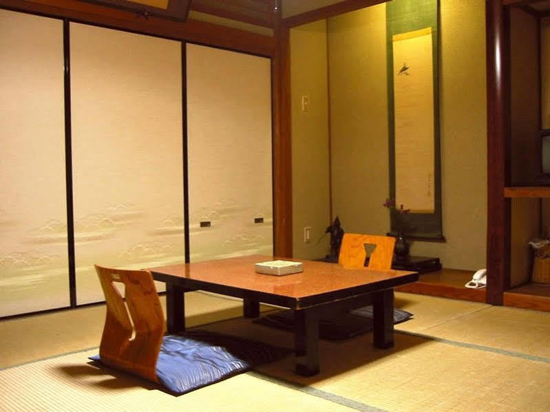 Taiya Ryokan Matsusaka Buitenkant foto